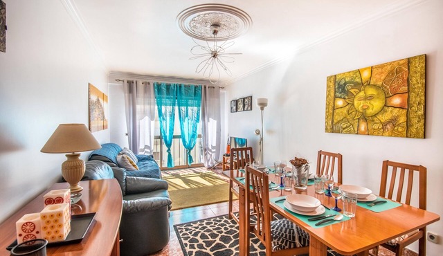2 bed apartment in Perfect location to Enjoy Lisbon Sintra Cascais 1200m metro