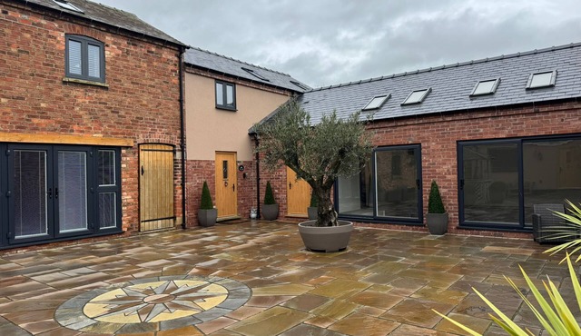 2 Bed cosy cottage close to Torksey golf club.