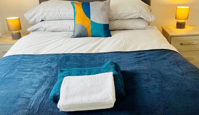 2 Bed Flat - Sleeps 4 - Pets - Garden - Parking