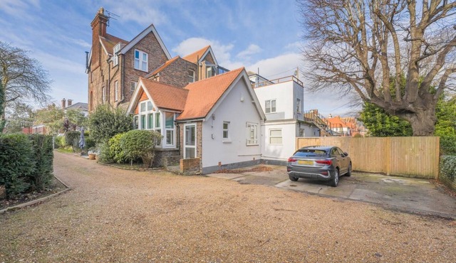 2 Bed in Eastbourne (oc-b30385)