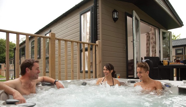 2 bedroom accommodation in Benson-on-Thames