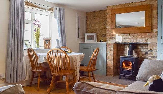 2 bedroom accommodation in Eaglethorpe, near Warmington