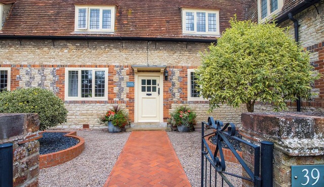 2 bedroom accommodation in Preston Crowmarsh, near Wallingford