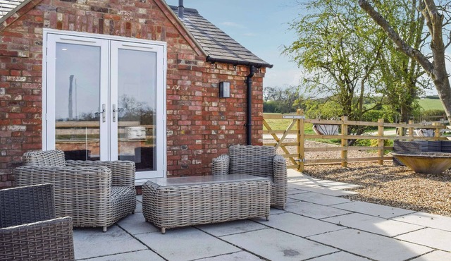 2 bedroom accommodation in West Haddon