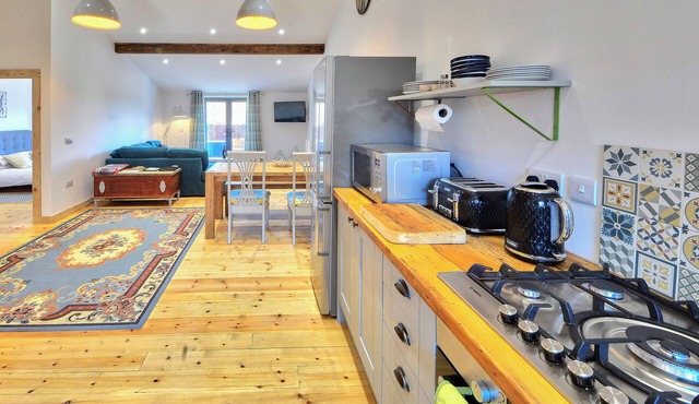 2 bedroom accommodation in Wellow, near Yarmouth