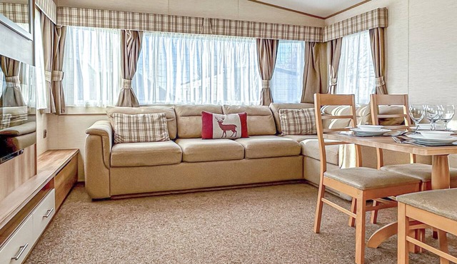 2 bedroom accommodation in Newbridge, Nr Yarmouth