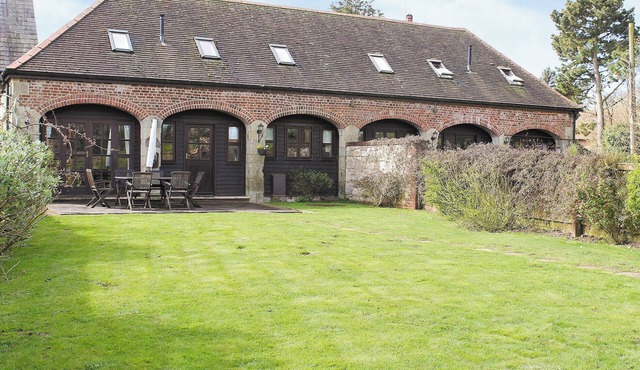 2 bedroom accommodation in Apse Wood, near Shanklin