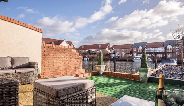 2 bedroom accommodation in Burton Waters, near Lincoln