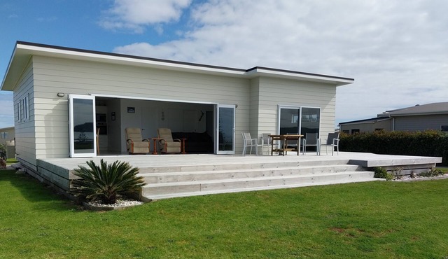 2 Bedroom Bach With Sea Views, a 5 minute walk to beach.