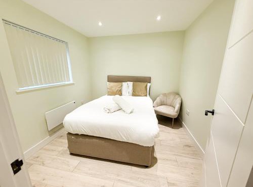 2 Bedroom Duplex's in Huntingdon - Built for Contractors & Professionals - Balcony - WiFi - Fully Equipped Kitchen - Smart TV - Ideal for Work Stays - Long Projects