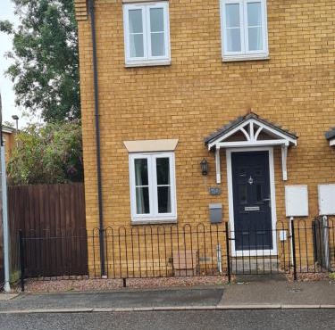 2 bedroom house Admiral Court