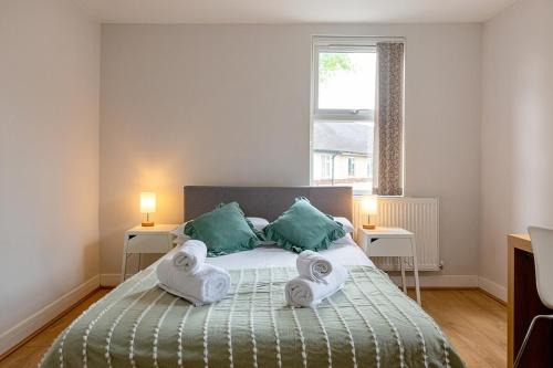 2 Bedroom Large First Floor Apartment with FREE Parking