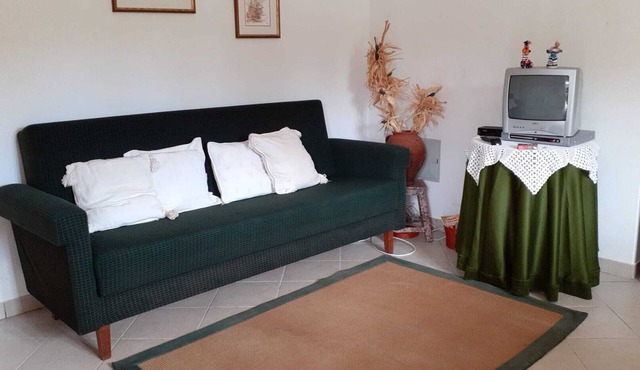2-Bedrooms, Sleeps 4, 10 min drive to Coimbra