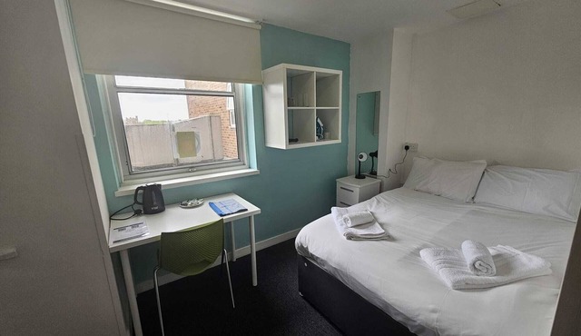 2 Budget En-Suite Rooms with Shared Kitchen
