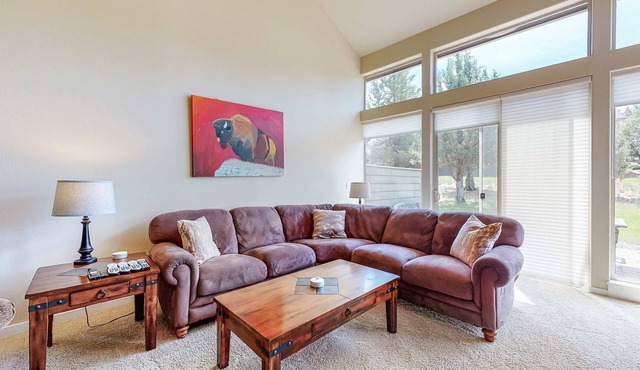 2-Story Home withPatio, Gas Grill, Gas Fireplace, Free WiFi, Shared Pools, Hot Tub