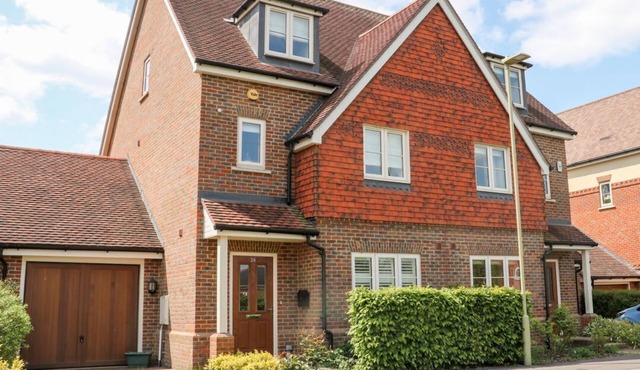 24 Baldwin Close, Hartley Wintney