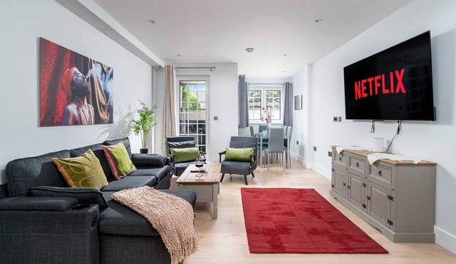 2Bed 2Bath @ Hendon - 3 min to Train - 65 Inch TV