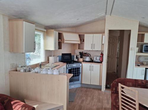 2Bed-Cabin Sleeps 4 WiFi Free Parking Sea Views