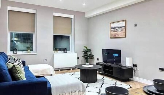 3 Bed/3 Bath City Centre Apt + Secure Parking