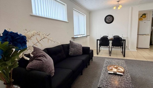 3-Bed Home, Sleeps up to 6, Free Parking Wi-Fi