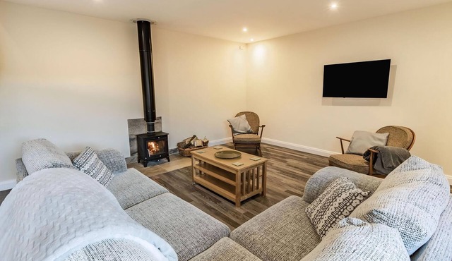 3 bedroom accommodation in Burton Overy