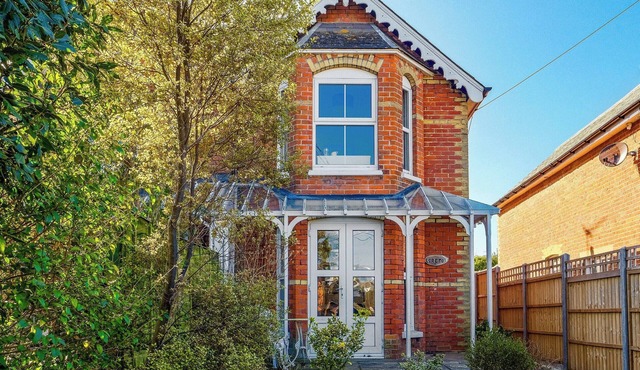 3 bedroom accommodation in Middleton, Freshwater