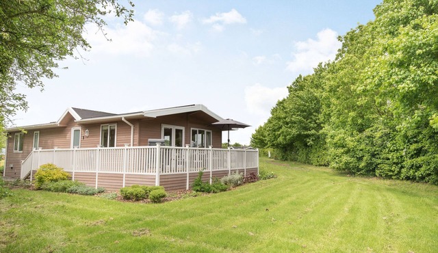 3 bedroom accommodation in Mercia Marina, Willington
