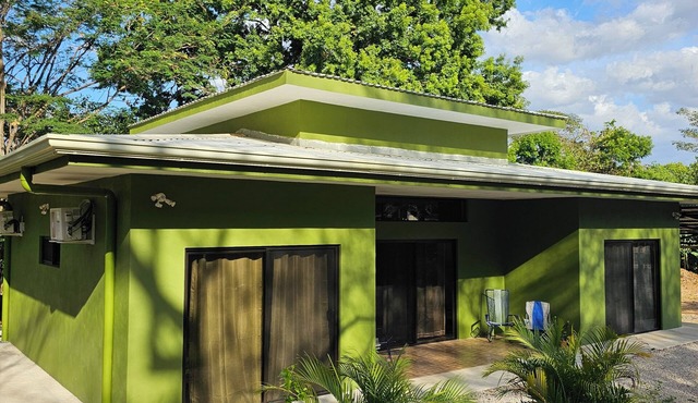 3-bedroom house surrounded by nature, close drive to beach, equipped kitchen,