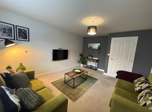3 Beds with off-street parking for 2 cars, fast Wifi, sleeps 6