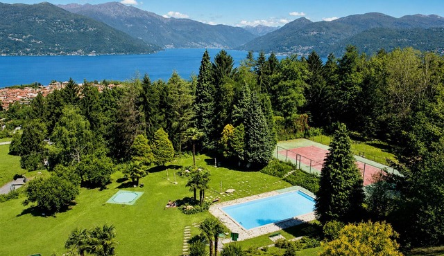 3-room apartment with balcony and wonderful lake view in a vacation complex with pool