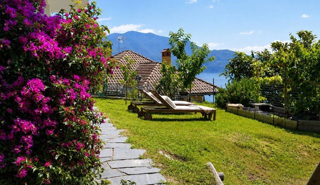 3½-room apartment with 2 terraces, garden and beautiful view of the lake