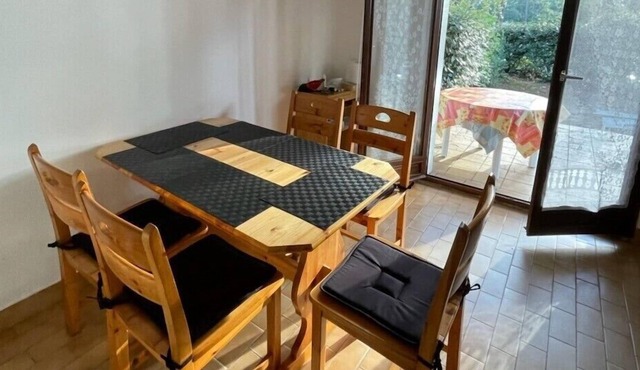38m² house with 5 beds in a residence with swimming pool near the beach