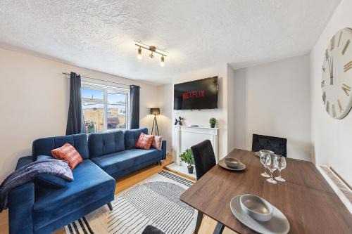 3Bed, Sleeps 7, TV in Each Room, Garden, Parking
