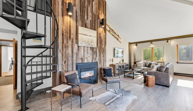 3BR ~ Ski In - Ski Out! Gorgeous Penthouse Remodel
