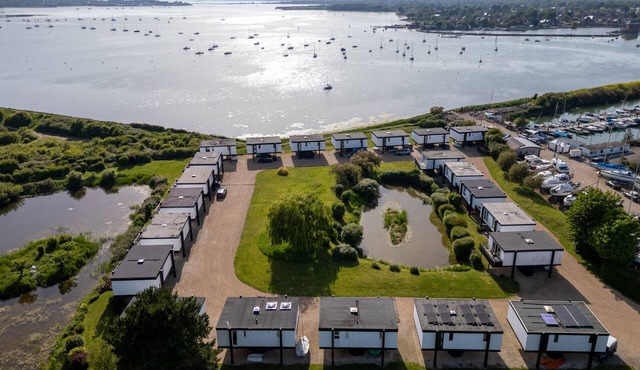 4 Avocet Quay , Emsworth - sleeps 4 guests in 2 bedrooms