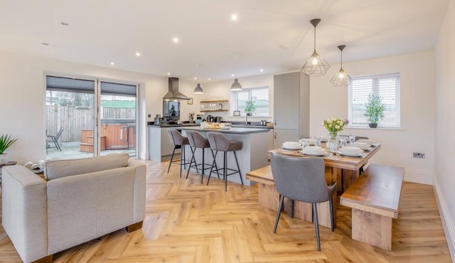 4 Bed in Pleasley Vale (oc-c30857)