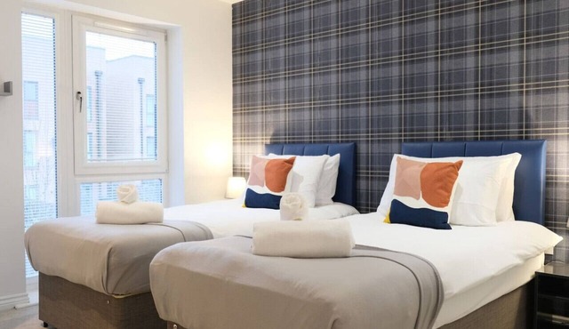 4 Bedroom 3.5 Bath House in City Centre - Sleeps 8