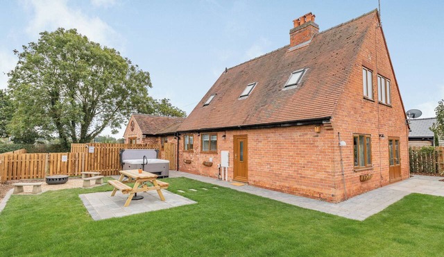 4 bedroom accommodation in Church Broughton, near Derby