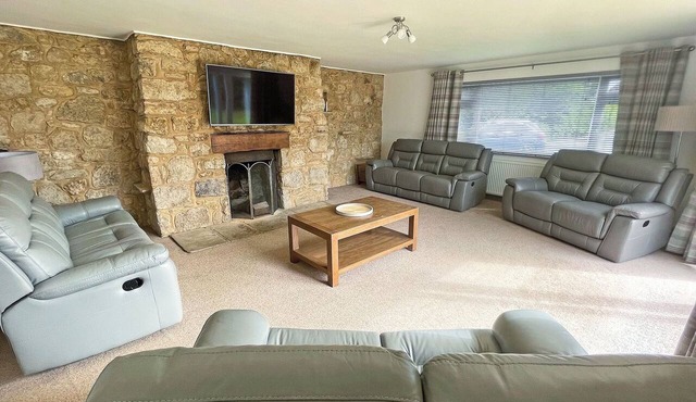 4 bedroom accommodation in Newbridge, Nr Yarmouth