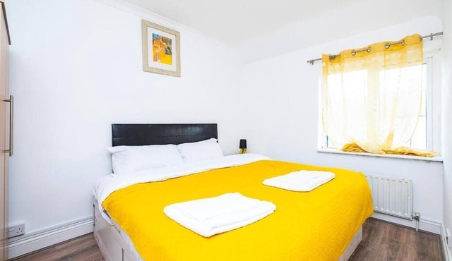 4 BEDROOM HOUSE DAGENHAM WITH PARKING
