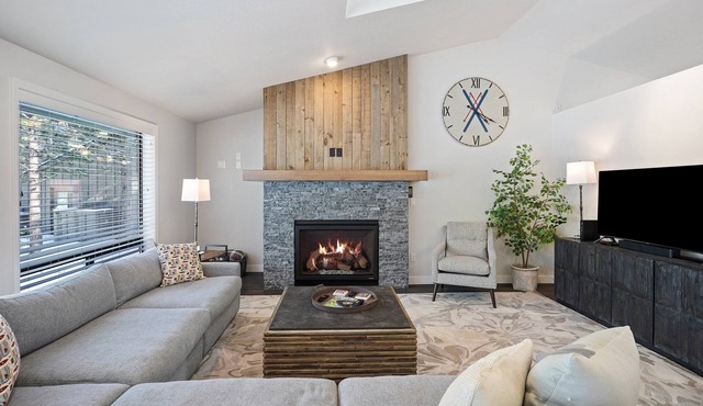 4 Mugho - Favorite Home & Location, SHARC Passes, Sauna