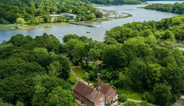 5 Bed in Brockenhurst (oc-52729)