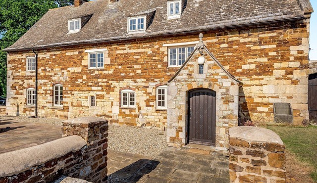 5 bedroom accommodation in Croxton Kerrial, near Grantham