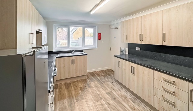 5 bedroom accommodation in Spalding