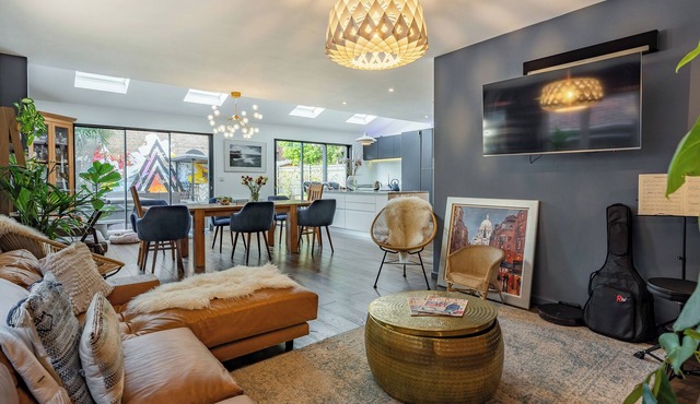 5 bedroom accommodation in Hove