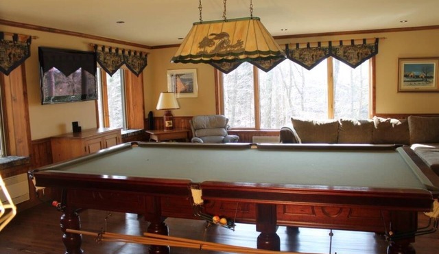 5 Bedroom Luxury Ski & Golf Chalet - Private Hot Tub - Prime Ski in Ski Out