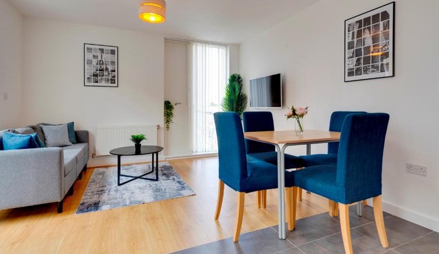 54 Woodpecker Way · Modern apartment near Addenbrookes Free parking Pass the Keys