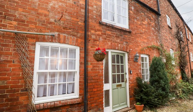 5A WATERFALL WAY, character holiday cottage in Medbourne