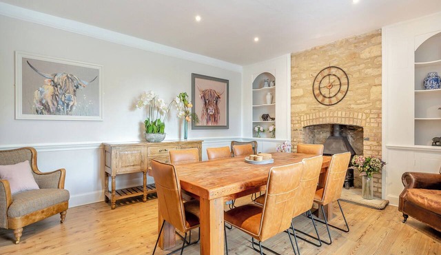 6 bedroom accommodation in Bletchingdon