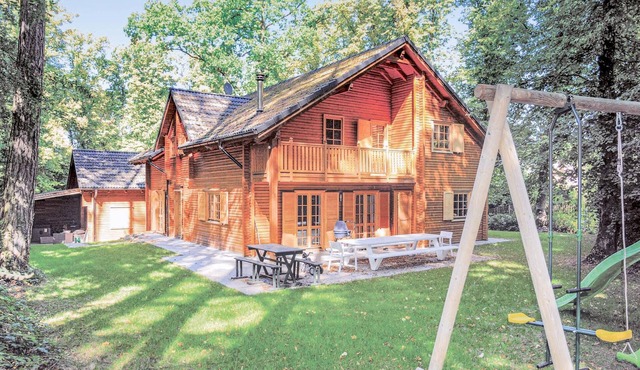 6 bedroom accommodation in Bomal